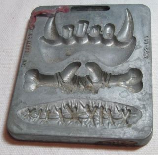 Original Vintage Mattel Creepy Crawler Mold   #4522 055   Fangs   Bone 