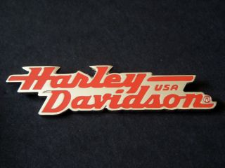 HARLEY DAVIDSO​N MUSEUM TANK BADGE PIN   RED ON CHROME NICE