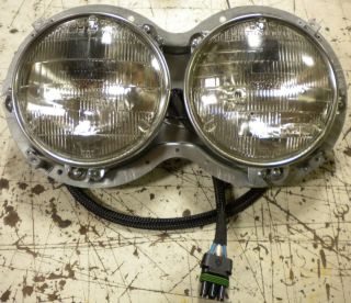   PETERBILT DUAL SMALL ROUND HEADLIGHT ASSEMBLY RIGHT SIDE 499 211408
