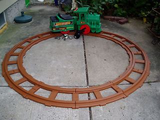 PEG PEREGO RIDE ON TRAIN SET SANTA FE 12 TRACKS & CHARGER FOR PARTS OR 