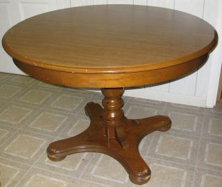 VINTAGE ROUND PEDESTAL DINING TABLE WITH TWO LEAFS