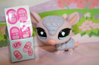 NEW EXCLUSIVE RARE LITTLEST PET SHOP PINK ARMADILLO #1379 FREE HOUSE 