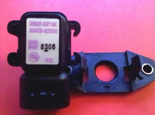MAP Sensor Toyota Corolla Chevy Prizm 89420 02030 with Mounting 