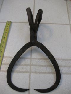 ANTIQUE METAL LARGE ICE TONGS TOOLS HOUSE CANNING