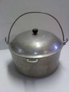 Household Institute Cast Aluminum dutch oven with handle and lid