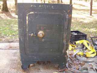 FLOOR SAFE LARGE 37 1/2 TALL ANTIQUE SAFE WITH/COMBINATI​ON