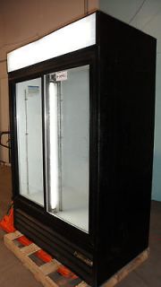 HEAVY DUTY COMMERCIAL BEVERAGE AIR 2 DOOR LIGHTED REFRIGERATED 