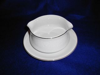 CROWN VICTORIA FINE CHINA LOVELACE GRAVY BOAT WITH ATTACHED UNDERPLATE