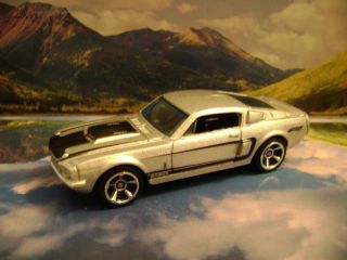   SHELBY GT500 2011 HOT WHEELS MUSCLE MANIA SERIES SILVER (WAL MART