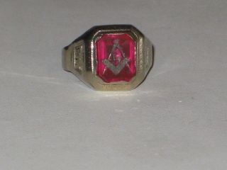 Vintage Estate Masonic 10k White Gold Mason Ring with Red Spinel 