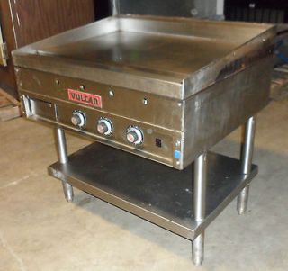 COMMERCIAL HEAVY DUTY VULCAN 36 NATURAL GAS GRIDDLE ON STAINLESS 