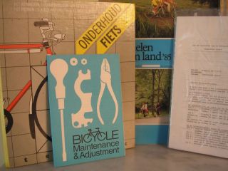 Onderhoud Fiets, vintage bicycle manual, Dutch language, plus extras 