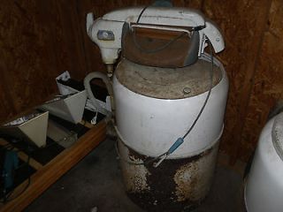 Old Antique Vintage Washing Machine Ringer Wringer Floor Model Tub 