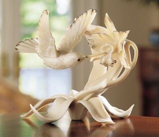   CLASSIC MAGNIFICENT HUMMINGBIRD Garden Bird Sculpture NEWinBOX COA