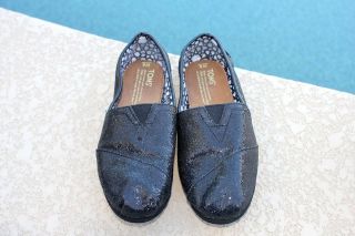 100% AUTHENTIC TOMS BLACK WOMENS GLITTERS Size 8