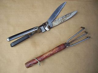   garden tools ,grass and clipping tool , vintage 3 tine claw tool