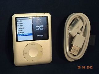 Apple iPod nano 3rd Generation Silver (4 GB)   Works Great