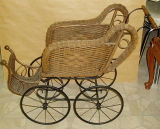   Antique 1920s or 1930s Wicker Baby Doll Carriage Buggy good condition