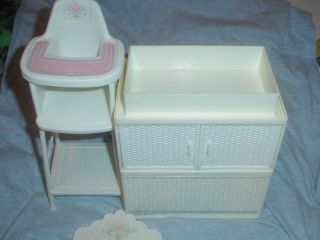   BARBIE DOLL NURSERY WHICKER FURNITURE TABLE TUB CHAIR SHEET BABY TOYS