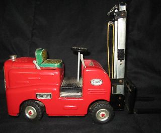 Japan Litho Battery Operated Tin Fork Lift 1950s