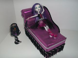Monster High Furniture *Chaise Lounge Bed* for Spectra Doll +Table 