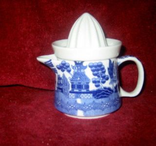 Blue Willow Lemon Juicer with Pitcher