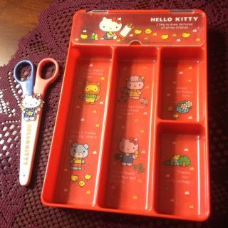   Sanrio Hello Kitty Plastic Desk Tray Pencil/Pen Organizer& Scissors