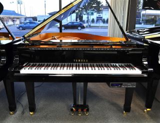 2000 YAMAHA C2 GRAND PIANO WITH PLAYER SYSTEM (Showroom condition)