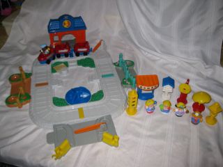Fisher Price Little People Fun Sounds Train Town City Discovery 