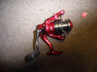 PFLUEGER ECHELON Spinning Reel 6 Bearing System never been fished