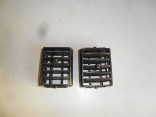 1989 89 MITSUBISHI MIGHTY MAX CENTER MIDDLE AC DASH BEZEL VENTS PAIR