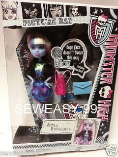 Monster High PICTURE DAY Abbey Bominable Daughte of Yeti IN HAND SHIPS 