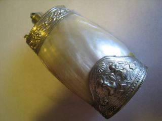   Or Silver Tone Mother Of Pearl Necklace Pendant Snuff Bottle/Jar