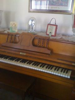 Kincaid console piano for sale. May consider local shipping extra 