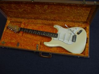 Fender Strat American Standard 1999 White with Fender Hardshell case 