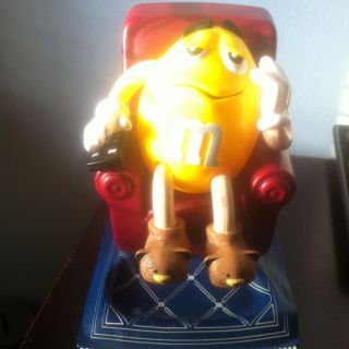 Candy Dispenser Yellow Lazyboy Recliner Chair GUC