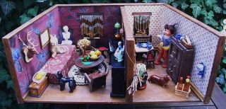 antique dollhouse in Dollhouse Miniatures