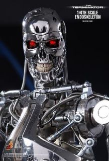 Hot Toys The Terminator T1 T800 Endoskeleton Collectible Figure 