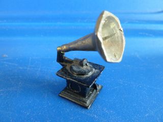miniature record player in Dollhouse Miniatures