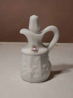 WESTMORELAND PANELED GRAPE CRUET WITH STOPPER EUC