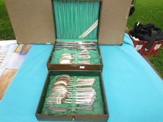 26 PIECE SET WILLIAM ROGERS SILVER PLATE FLATWARE IN CASE SHEST