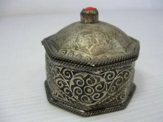 SILVER TONE VINTAGE METAL DECORATED SMALL HINGED BOX