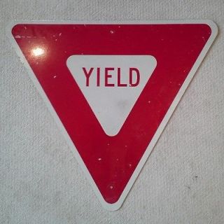 YIELD Sign   Vintage Authentic   Reflective Aluminum Nice Condition 
