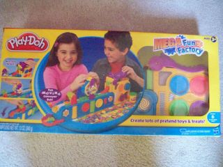 PLAY DOH MEGA FUN FACTORY MOVING CONVEYOR BELT15 MOLDS STORES 6 CANS 