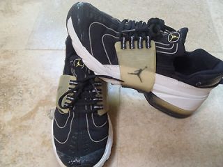 Vintage Nike Air Jordan Black lace up shoe. Size 9