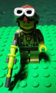 LEGO DINO HUNTERS 5883 5888 HERO MINI FIGURE WITH TRANQUILIZER GUN 
