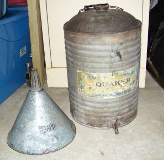 Antique 1909 Quaker 17 KEROSENE / OIL CAN w. SPOUT & 10 Dover Funnel