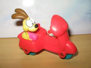   Odie Dog Action Figure Figurine Cake Topper Toy Red Scooter Toy Car