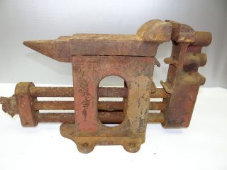 Vintage Used Old Broken Stewart Handy Worker Anvil Table Vise Chicago 