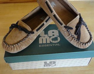 NIB WOMANS MOCCASINS SHOES SLIPPERS ARCH SUPPORT LAMO TAN SUEDE Size 